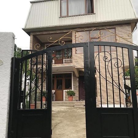 Lela'S Guest House Batumi Exterior photo