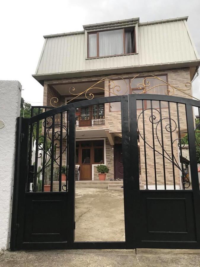 Lela'S Guest House Batumi Exterior photo